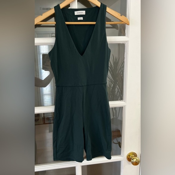 Babaton Aritizia Contour V-Neck Romper - Size S - Picture 1 of 6